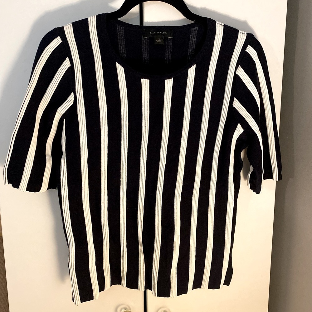 New Ann Taylor Short Sleeve Top